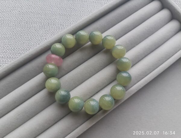 11  罕见黄口蓝皮和田玉手链