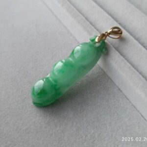 义卖品 18K金扣阳绿福豆吊坠 重6.22克