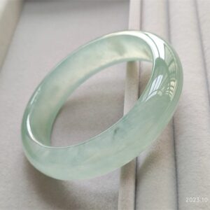 24 胶润厚装荧光 葡萄肉翡翠手镯 55.1圈 有证书