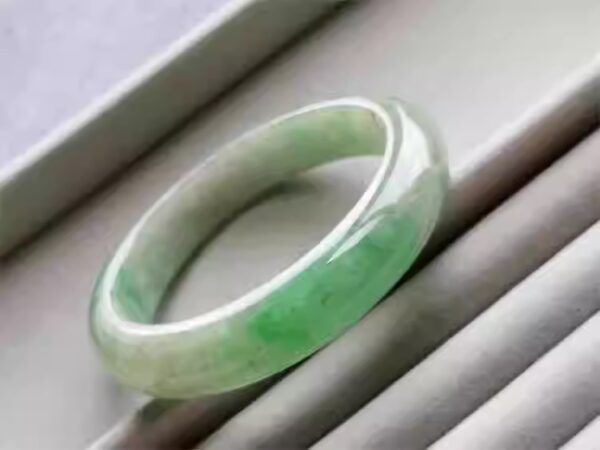 35 糯种阳绿翡翠手镯 56.6圈 有证书