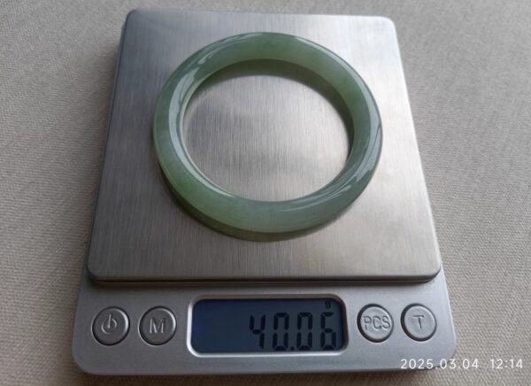 24 冰糯浅绿底翡翠小圆条手镯 54圈 重40.06克 - 图片 6