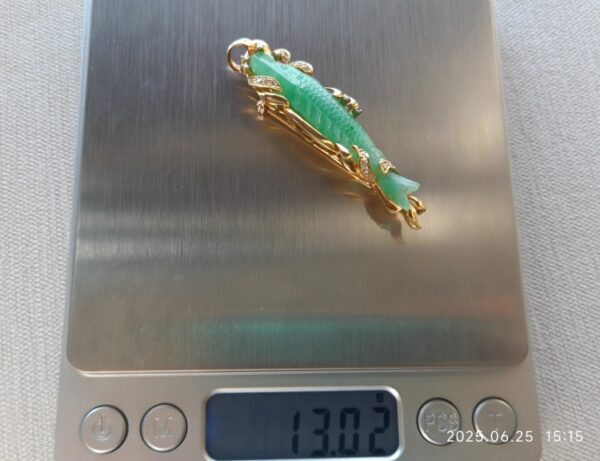 11 糯种阳绿年年有余胸针两用款 18K金钻 重13.02克 - 图片 7
