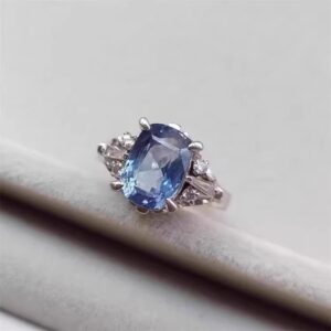 晗 大颗3.6克拉蓝宝石戒指PT900金钻 有证书