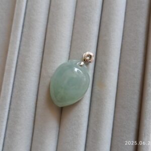 65 冰糯翡翠福瓜吊坠 重9.22