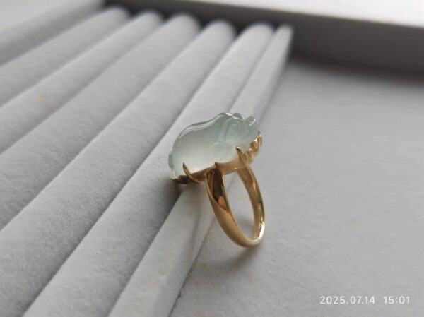 义卖品 冰种起刚貔貅戒指 18K金 13号戒圈 重7.13克 - 图片 5
