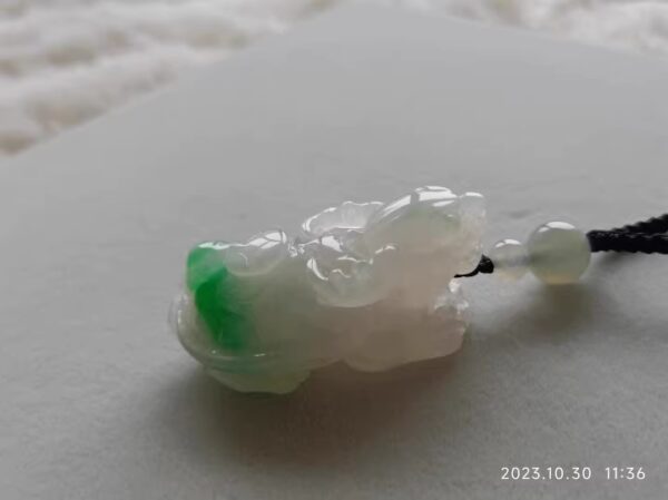 义卖品 冰糯种飘阳绿龙龟翡翠挂件 重26.33克 - 图片 3