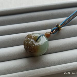 义卖品 老 和田玉雕花平安扣挂坠 重14.79克