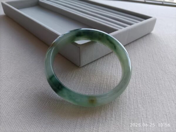 义卖品 老货性价比 57圈洒金绿底翡翠手镯 重50.5克 - 图片 4