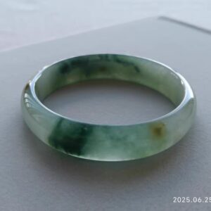 义卖品 老货性价比 57圈洒金绿底翡翠手镯 重50.5克