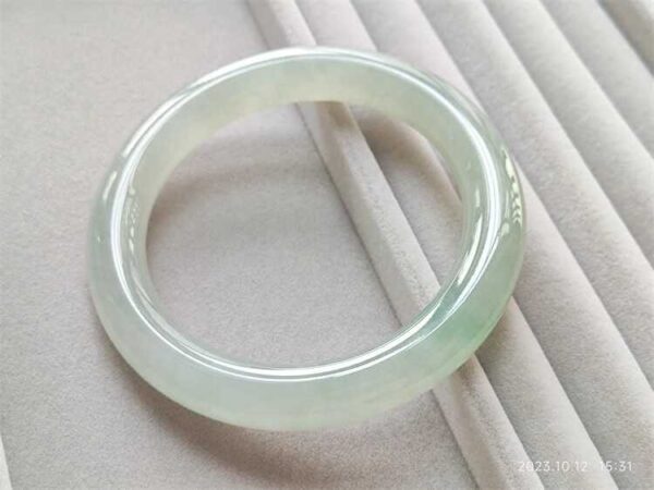 晗 冰种水润起光古典翡翠圆条手镯 55.6圈 - 图片 2