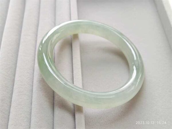 晗 冰种水润起光古典翡翠圆条手镯 55.6圈 - 图片 3