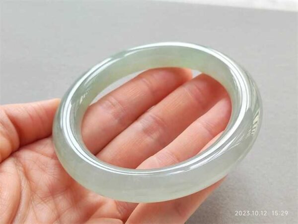 晗 冰种水润起光古典翡翠圆条手镯 55.6圈 - 图片 4