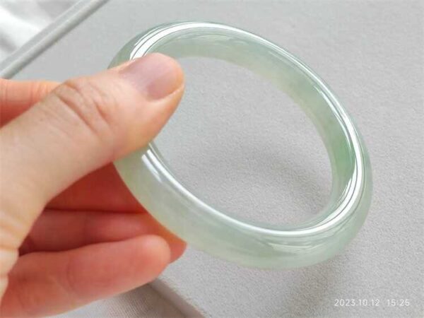 晗 冰种水润起光古典翡翠圆条手镯 55.6圈 - 图片 6
