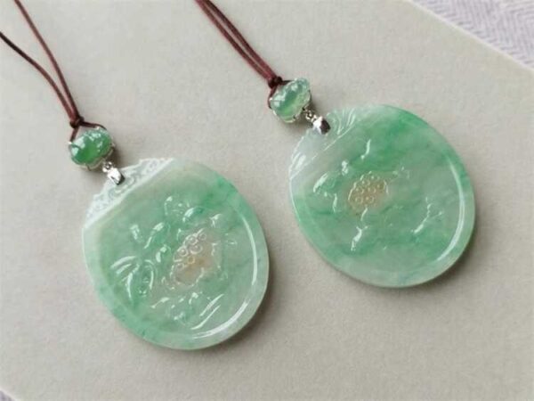 晗 冰糯种阳绿雕花翡翠牌一对价 18K金镶