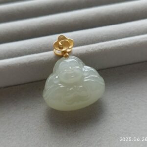 净 精工925银扣和田玉佛公吊坠 重8.07克