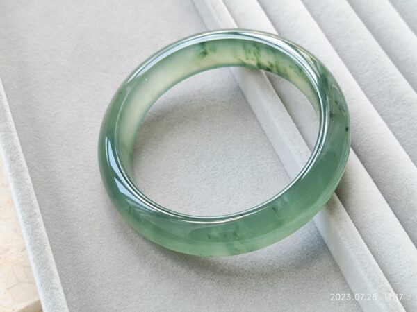 11 高冰玻 啤酒底飘花翡翠手镯 有证书