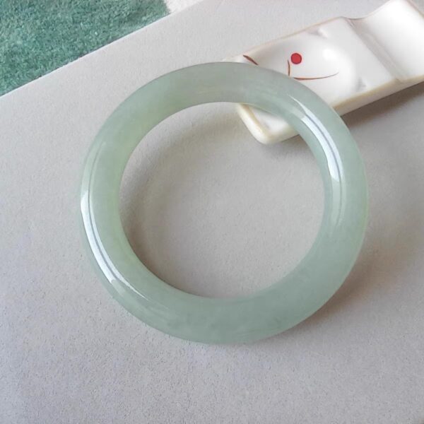 义卖品 超值 冰糯种翡翠圆条正装手镯 56圈