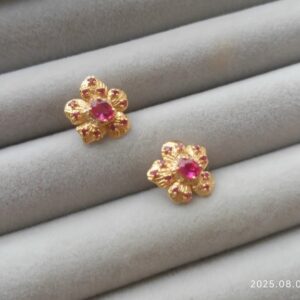 义卖品  金镶红宝石花朵耳钉 18K 重1.53克 有证书