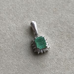 安    PT900金祖母绿吊坠